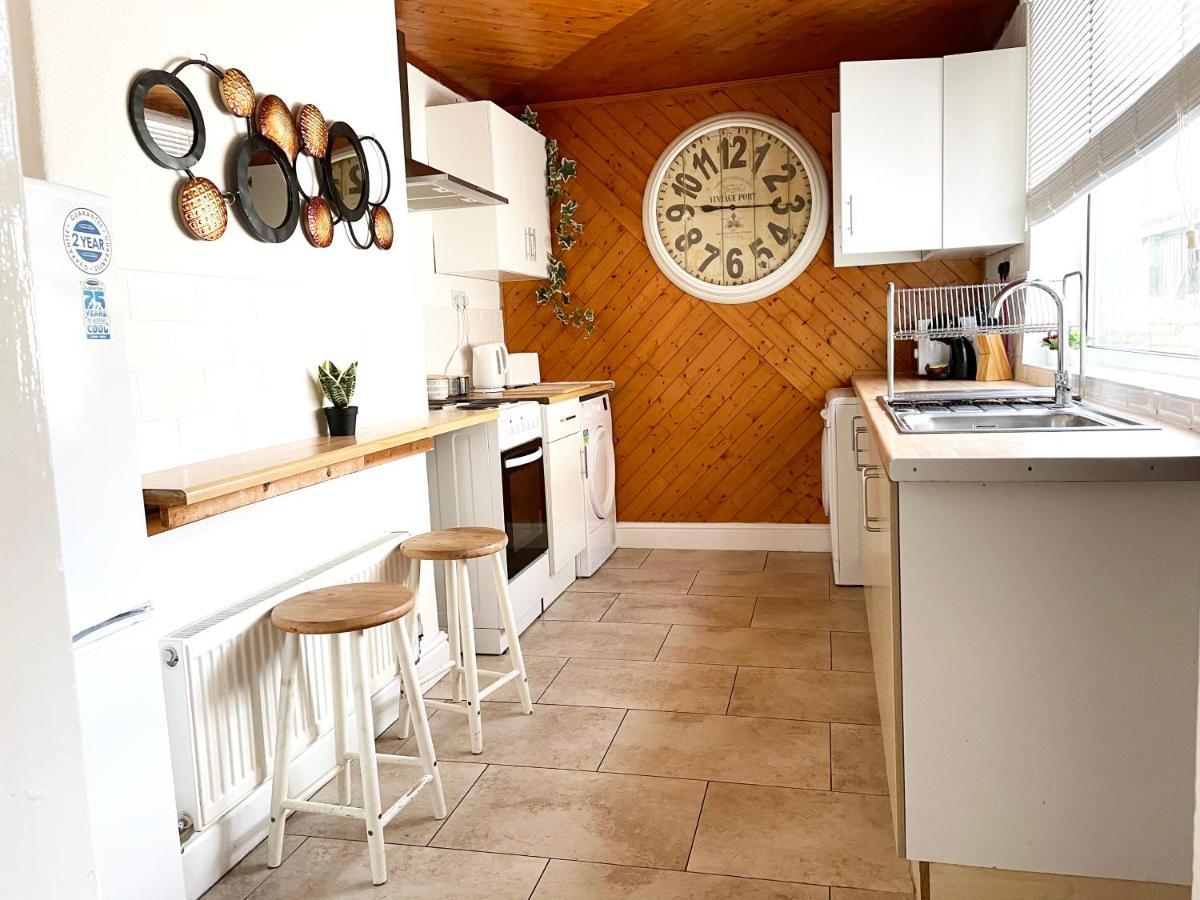 The Neville - Quaint Victorian With Free Parking *